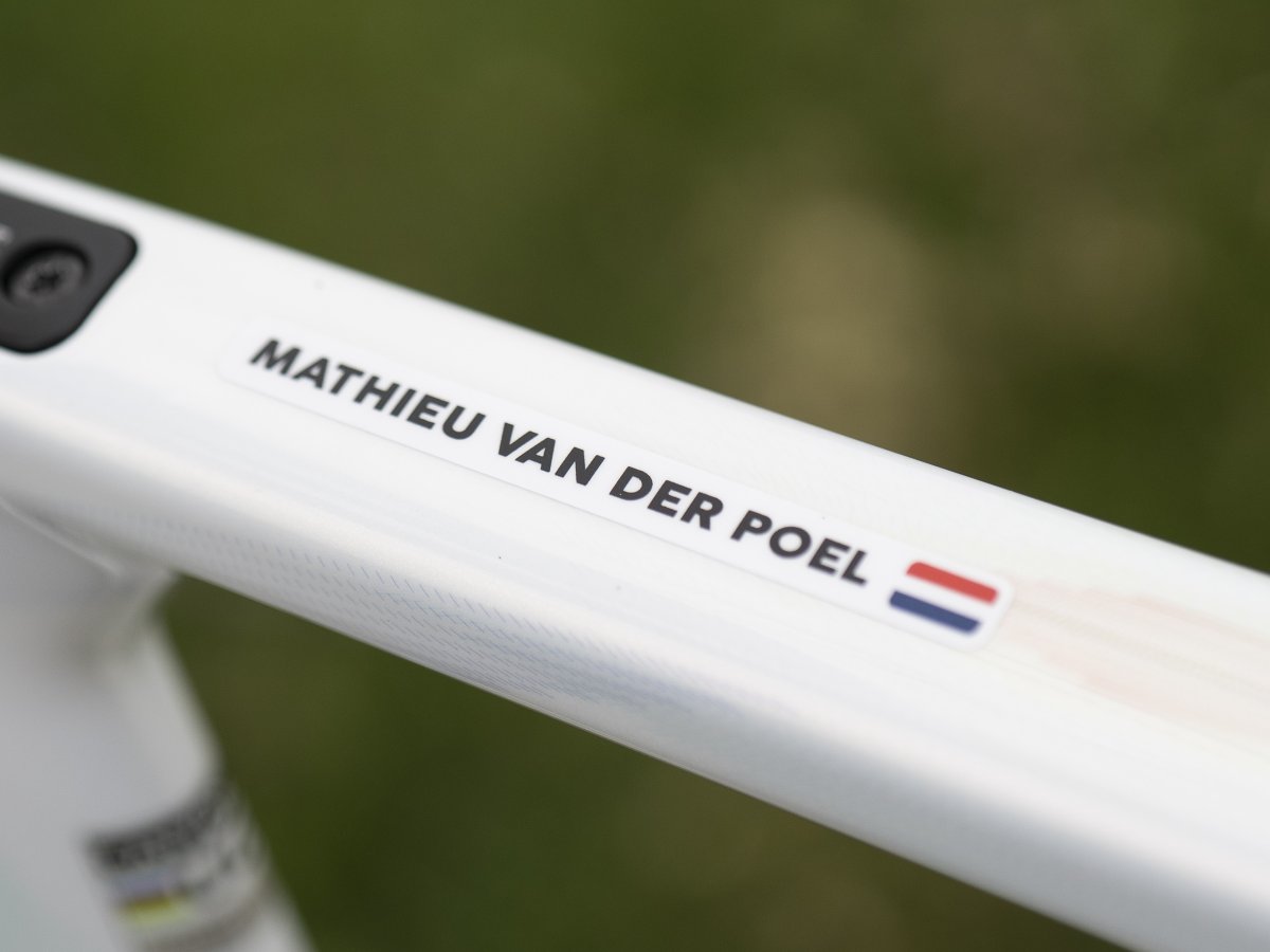 Mathieu van der Poel’s name sticker with the Dutch flag on the top tube of his white bike